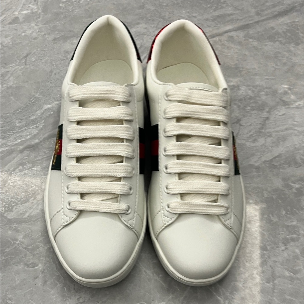 Gucci White Low-Top Women’s Sneakers with Green and Red Stripe - Picture 2 of 5